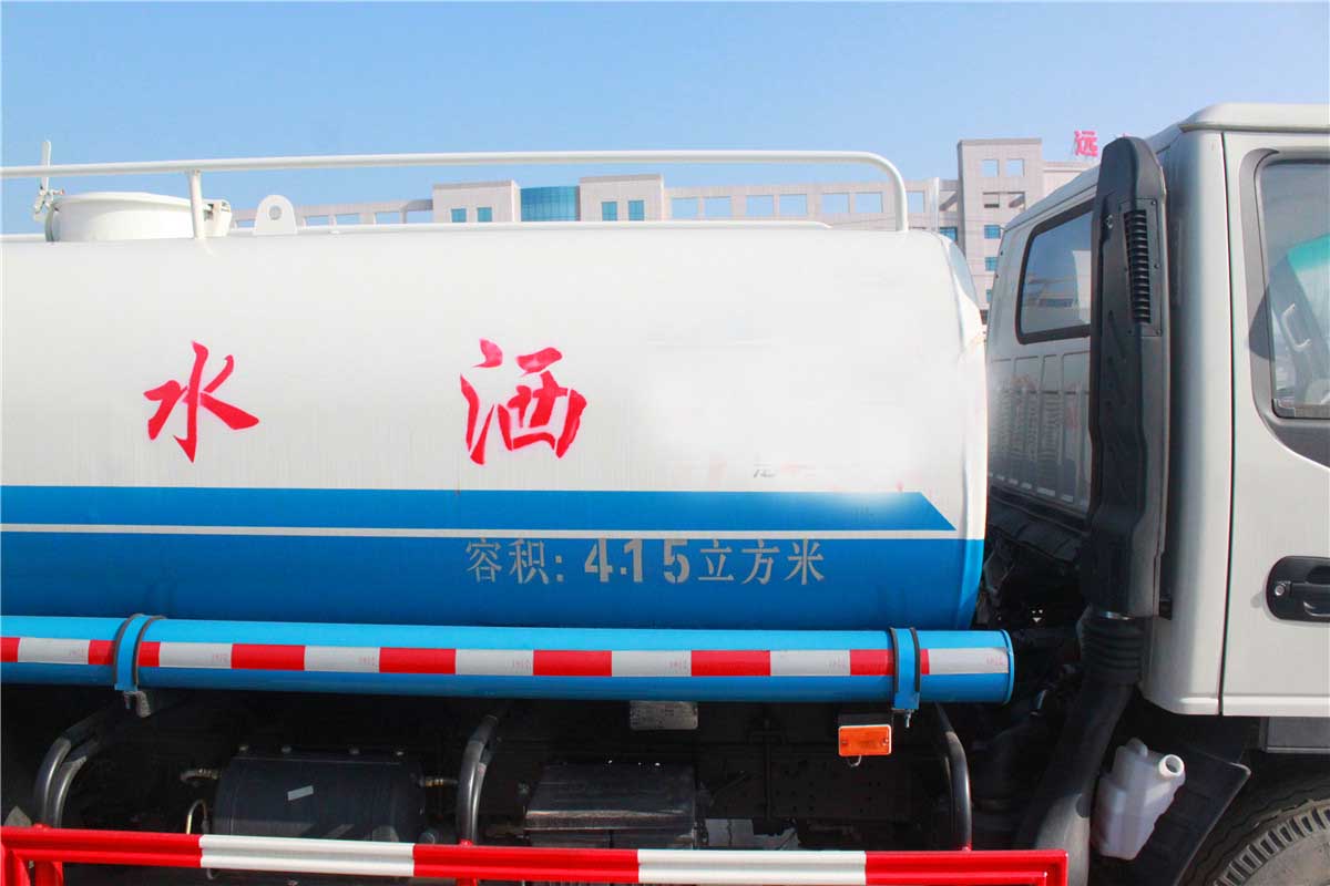  江淮洒水车