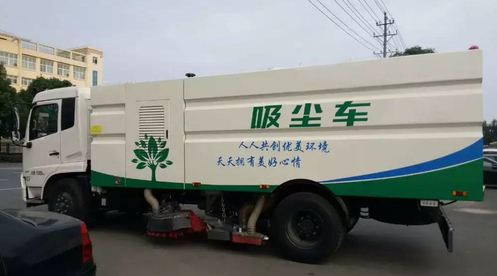  东风天锦吸尘车