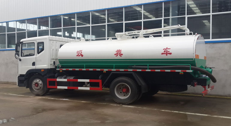  东风D9宽体多利卡11.5方吸粪车