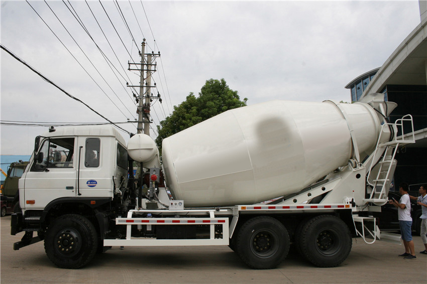  东风后八轮混凝土搅拌运输车