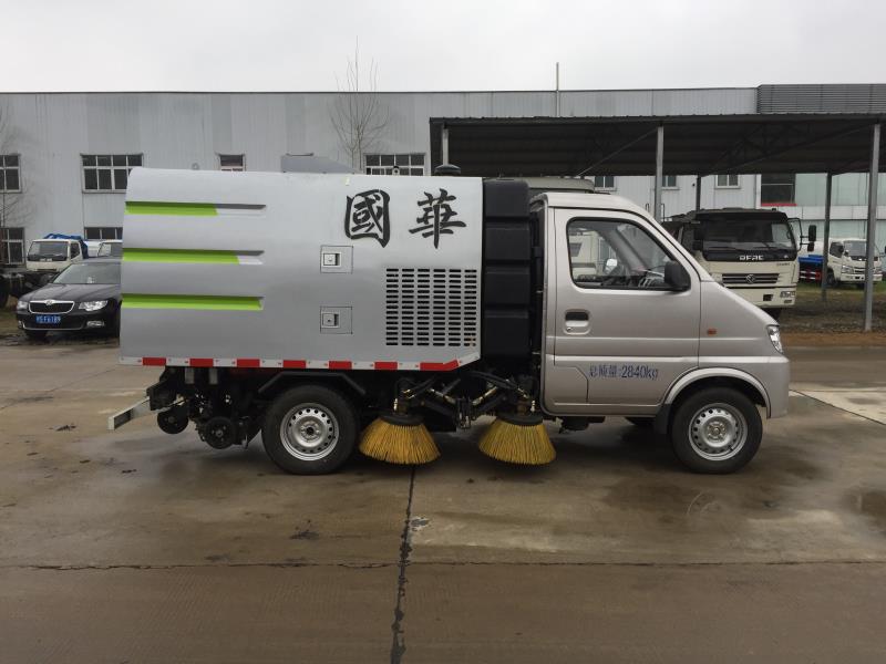  长安小扫路车（0.5方水2方垃圾）