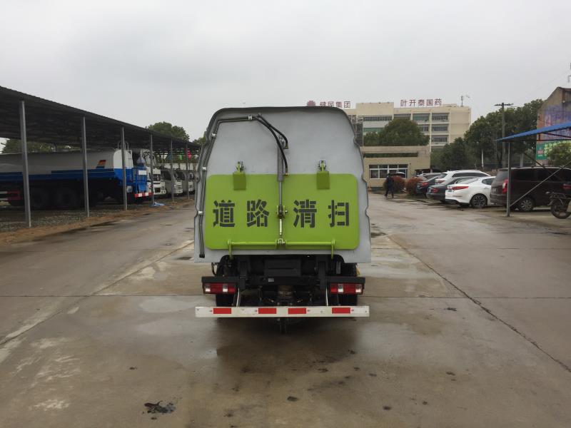  长安小扫路车（0.5方水2方垃圾）