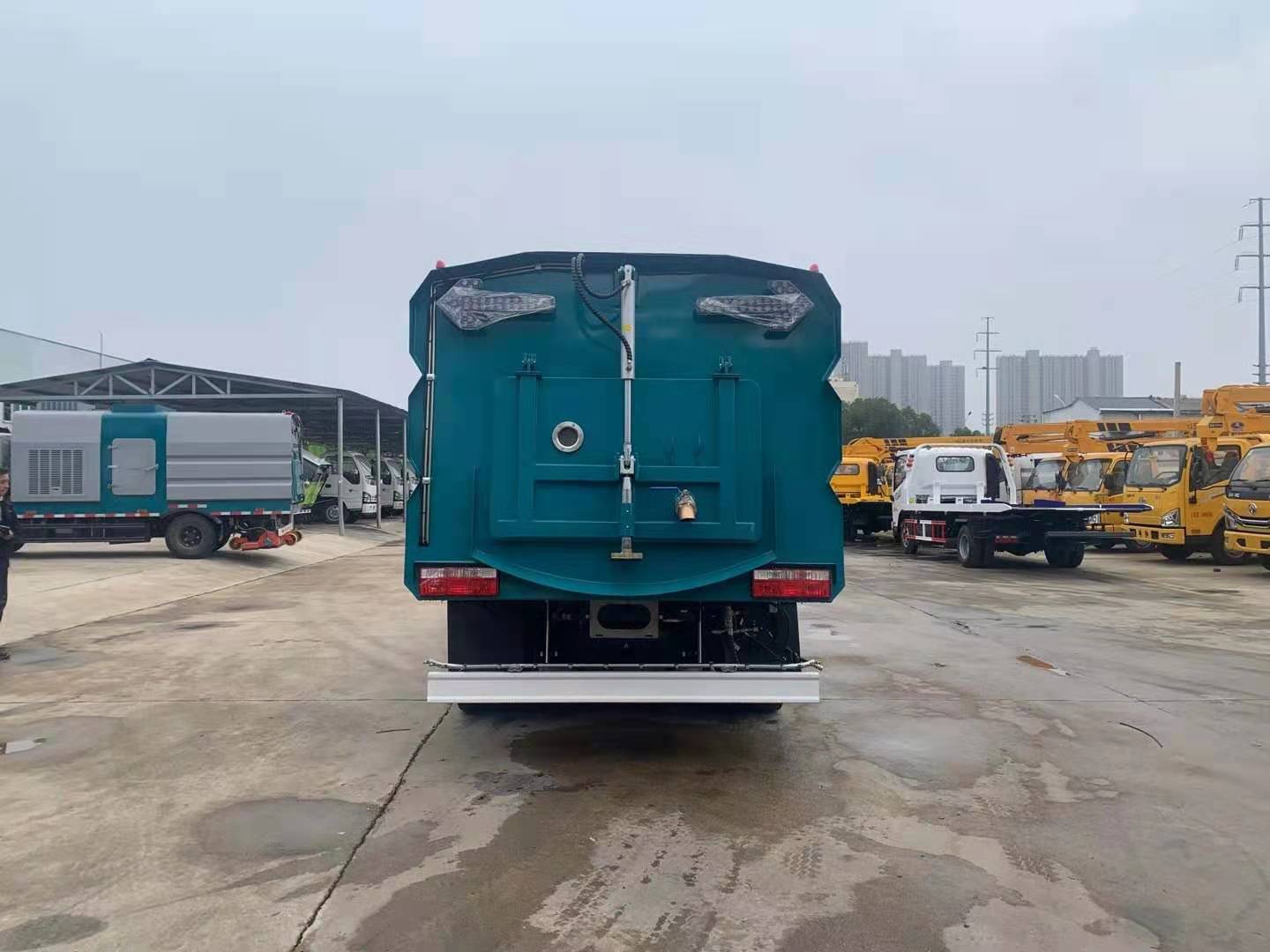  大多利卡洗扫车（水4方垃圾4方）